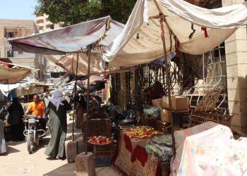 محافظ القليوبية يوجه بإعادة الوجه الحضاري لسوق بهتيم.. صور ترصد الواقع قبل تنفيذ أعمال الإزالة والتطوير