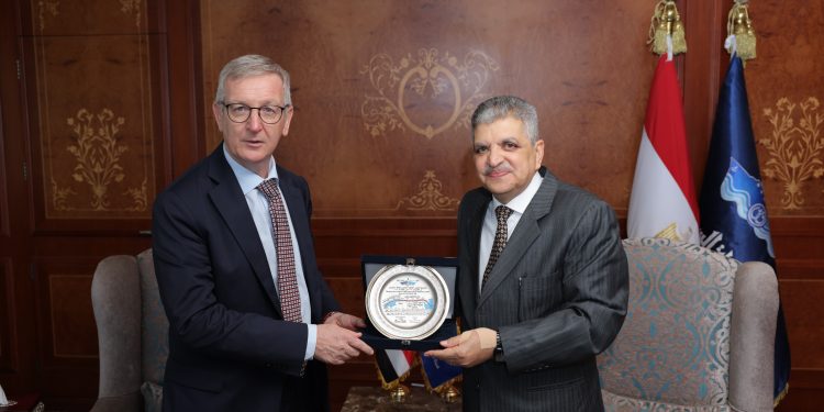 الفريق أسامة ربيع يستقبل السفير الأيرلندي بالقاهرة لبحث سُبل التعاون المشترك