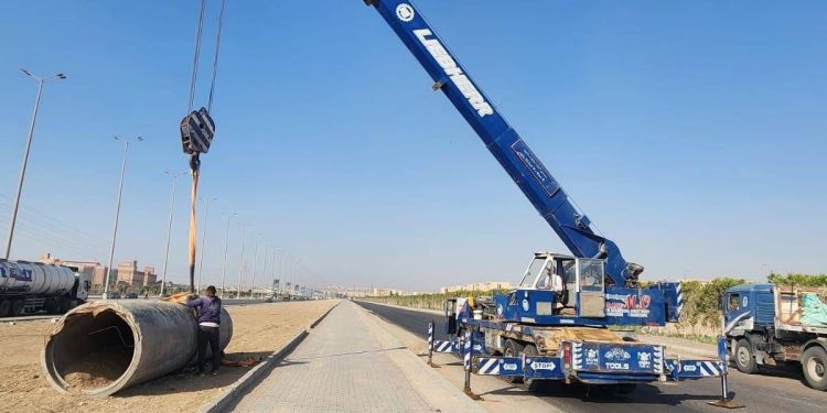 جهاز “أكتوبر الجديدة” يكثف أعمال رفع كفاءة البنية التحتية للطرق لسيولة الحركة المرورية