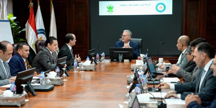 وزير البترول يتابع مشروعات قطاع الغاز خلال زيارة لـ”إيجاس” ويؤكد: تسريع الاستثمارات وزيادة الإنتاج أولوية قصوى