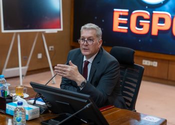 خلال اجتماع موسع بقيادات هيئة البترول.. وزير البترول يشيد بارتفاع إنتاج الزيت الخام إلى أكثر من 540 ألف برميل يوميًا