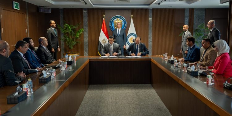وزير البترول يشهد توقيع اتفاقية جديدة مع هاربور إنرجي وتوقيع مذكرة مبادئ مع إيني لتحفيز الاستثمارات وزيادة إنتاج الغاز