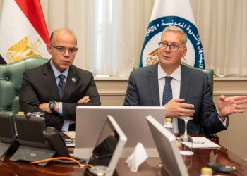لجنة مشتركة بين “البترول ” و”الاستثمار” لتعزيز فرص تمويل مشروعات قطاع البترول وجذب الشراكات الدولية