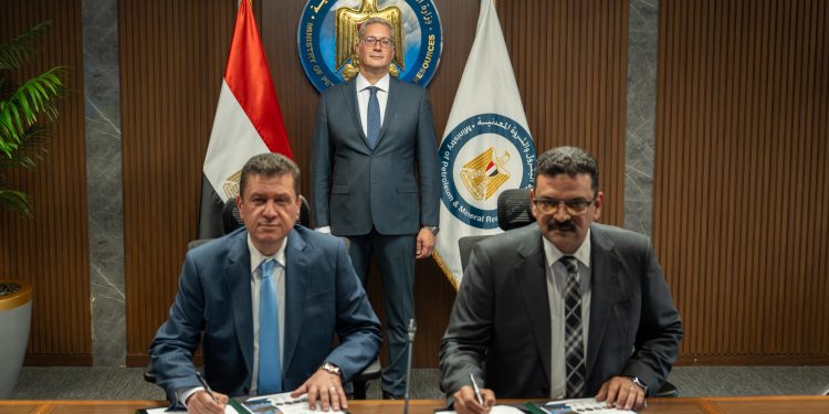  وزير البترول يشهد توقيع مذكرة تفاهم لدراسة تنفيذ مشروع تعديني صناعي متكامل لتعظيم القيمة المضافة لفوسفات أبو طرطور