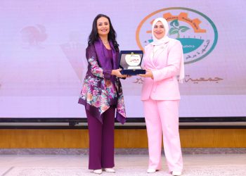 وزيرة التضامن الاجتماعي تكرم جمعية “شبرا الخير” لمساهمتها في مبادرة «فرحة مصر»