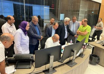 فى زيارة ميدانية … الدكتور محمود عصمت يتابع سير العمل فى المركز القومي للتحكم في الطاقة