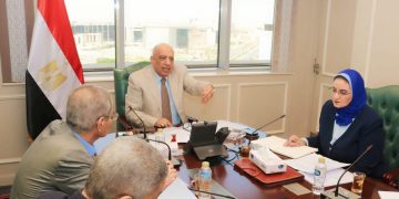 الدكتور محمود عصمت يجتمع بقيادات “التحكم” وإنتاج ونقل الكهرباء ويتابع خطة التشغيل لتأمين الشبكة الموحدة