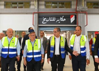 الدكتور حسين عيسى يتفقد مصانع شركة “النصر للسيارات” ويؤكد: توطين صناعة السيارات ركيزة لتعزيز الاقتصاد الوطني
