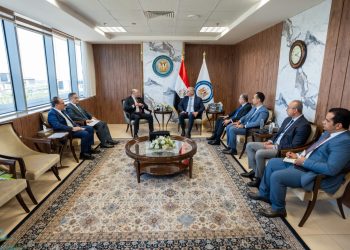 وزير البترول  يبحث مع رئيس الهيئة البرلمانية لحزب حماة الوطن دعم جهود تطوير قطاعي البترول والتعدين