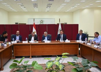 مجلس أمناء العاشر من رمضان يناقش ملفات خدمية وتنموية ويقر إجراءات لتعزيز الرقابة والسلامة وتحسين جودة الخدمات