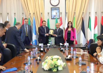 الأكاديمية العربية و”أبو قير للأسمدة” تحتفلان بتخريج الدفعة الأولى من برنامج إعداد القادة