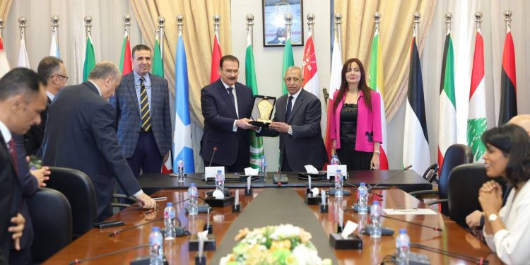 الأكاديمية العربية و”أبو قير للأسمدة” تحتفلان بتخريج الدفعة الأولى من برنامج إعداد القادة