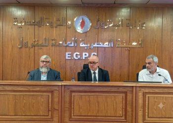ضمن حلول استدامة التشغيل.. هيئة البترول تستضيف لقاء موسع لمناقشة استخدام تقنية الغمر الحرارى لتأمين كفاءة تشغيل مراكز البيانات