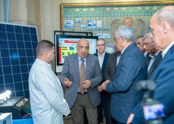 وزير الدولة للإنتاج الحربي يستقبل وزير الكهرباء ومحافظ القليوبية في “بنها للصناعات الإلكترونية” لتفقد خطوط الإنتاج وبحث سبل تعزيز التعاون المشترك في المجالات البحثية والطاقة المتجددة
