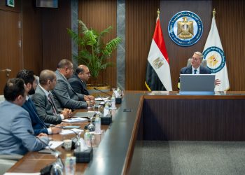 وزير البترول والثروة المعدنية يتابع الإقبال على فرص الاستثمار التعديني بنظام القطاعات المفتوحة