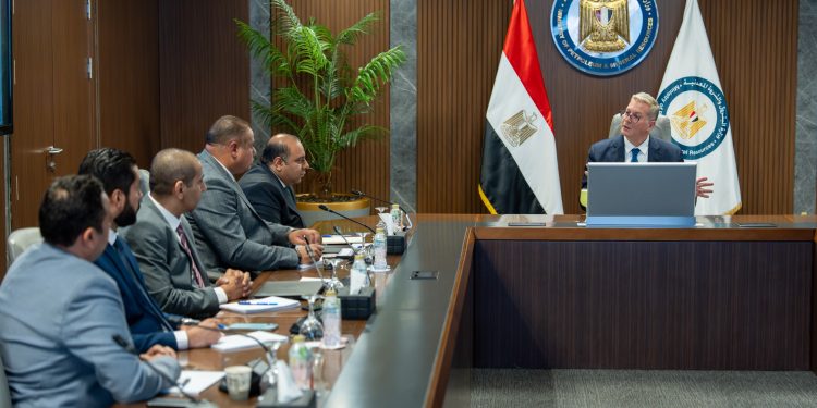 وزير البترول والثروة المعدنية يتابع الإقبال على فرص الاستثمار التعديني بنظام القطاعات المفتوحة