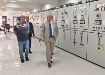 فى زيارة ميدانية مفاجئة.. وزير الكهرباء  يتفقد محطة محولات القاهرة الجديدة جهد 220\66\22 ك.ف سعة 675 ميجافولت أمبير ويتابع استقرار الشبكة القومية للكهرباء في مناطق شرق القاهرة