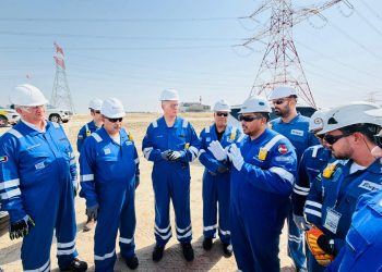  وزير البترول يوجه باتخاذ إجراءات إدارية فورية بحق عاملين خالفا قواعد السلامة والصحة المهنية خلال زيارة عمل بالإمارات