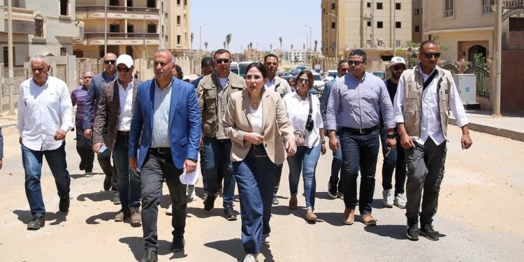 استجابة لشكاوى المواطنين.. وزيرة الإسكان تتوجه إلى الحي المتميز بمدينة بدر لمتابعة الأعمال الجارية