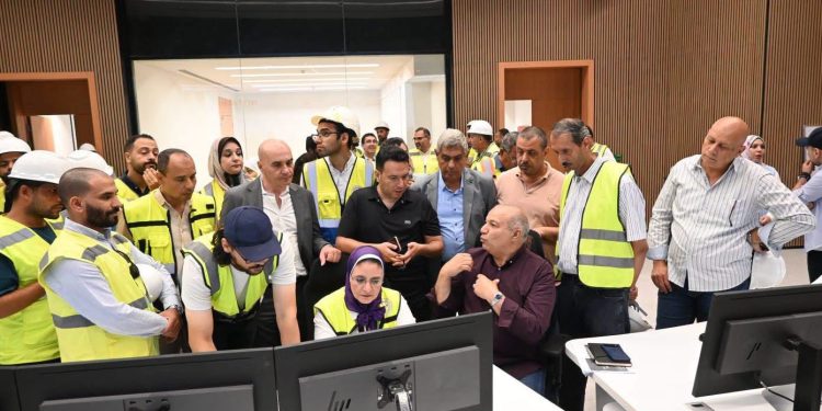 منى رزق ووفد الوكالة الفرنسية للتنمية (AFD) يتفقدان مركز التحكم الإقليمي الجديد بالدلتا لمتابعة معدلات سير العمل
