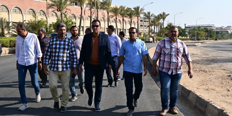 رئيس جهاز العاشر من رمضان يتفقد مشروعات رفع الكفاءة ويوجه بتسريع معدلات التنفيذ