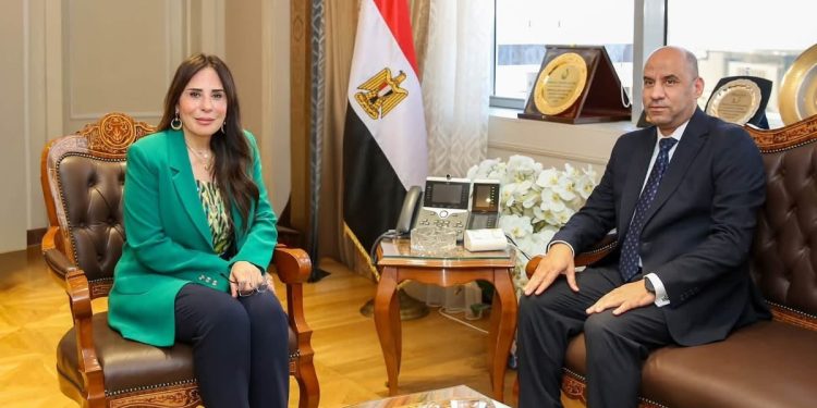 وزيرا الإسكان والعمل يبحثان تعزيز التعاون لتأهيل العمالة الفنية