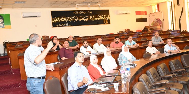 العاشر من رمضان تعزز ثقافة السلامة والصحة المهنية بمحاضرة توعوية للعاملين
