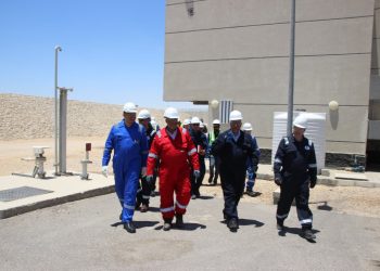  رئيس هيئة البترول يتفقد أعمال تطوير منطقة مستودعات عجرود