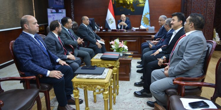 محافظ الغربية يستقبل رئيس شركة «غاز مصر» لبحث آليات الإسراع في تنفيذ مشروعات توصيل الغاز الطبيعي بمختلف أنحاء المحافظة