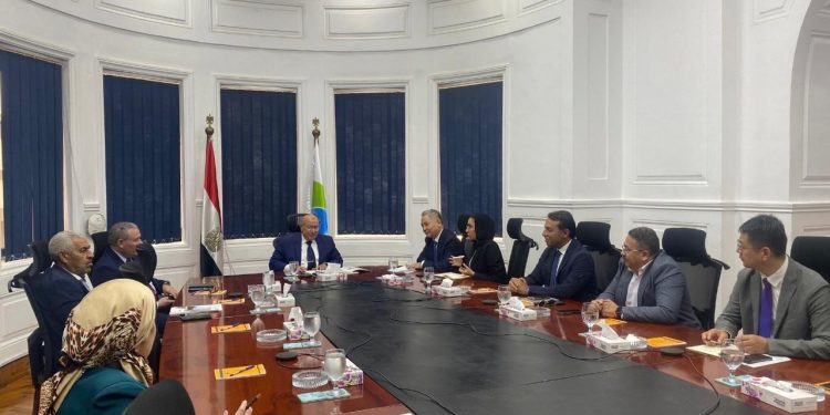 رئيس القابضة للمياه يبحث مع رئيس شركة “شن شن” «Xinxing» الصينية تعزيز التعاون في مشروعات مياه الشرب والصرف الصحي