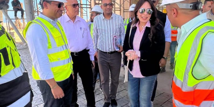 وزيرة الإسكان تتفقد مشروع تطوير منطقة “علم الروم”