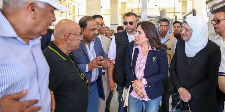 وزيرة الإسكان ومحافظ مطروح يبدءان جولة تفقدية بعدد من مشروعات مياه الشرب والصرف الصحي بالمحافظة