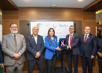 وزيرة الإسكان تزور مستشفى “بهية” بمدينة الشيخ زايد