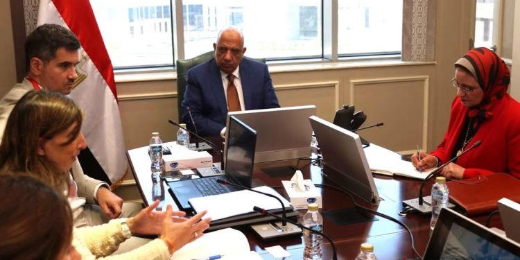 وزير الكهرباء يتابع مع مجموعة “كوبولوزيس اليونانية” والاستشاري “أفري” مستجدات مشروع الربط الكهربائي بين البلدين