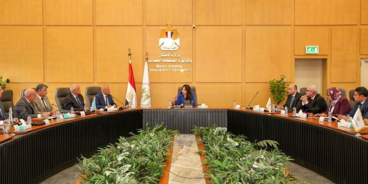 وزيرة الإسكان تتابع منظومة مياه الشرب والصرف الصحي بمحافظة أسيوط ومدينة أسيوط الجديدة