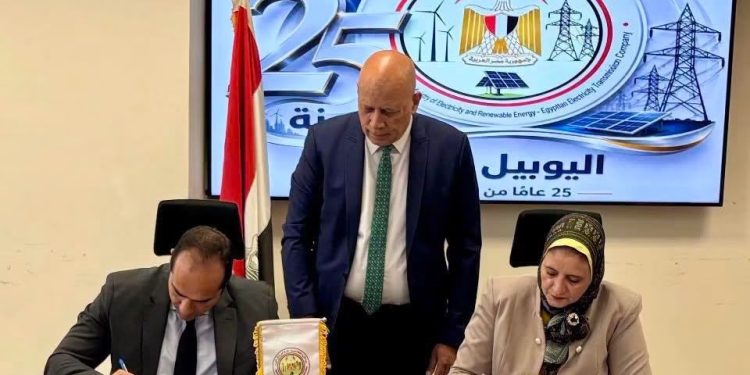 المصرية لنقل الكهرباء توقع اتفاقية شراء الطاقة مع فولتاليا لإنشاء محطة رياح بقدرة 869 ميجاوات بالزعفرانة