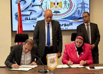 المصرية لنقل الكهرباء توقع عقدًا لتوسعة محطتي محولات الاقتصادية 1 والسويدي للأسمنت لدعم التوسع الصناعي بالعين السخنة