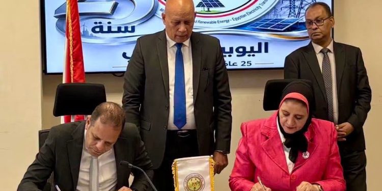 المصرية لنقل الكهرباء توقع عقدًا لتوسعة محطتي محولات الاقتصادية 1 والسويدي للأسمنت لدعم التوسع الصناعي بالعين السخنة