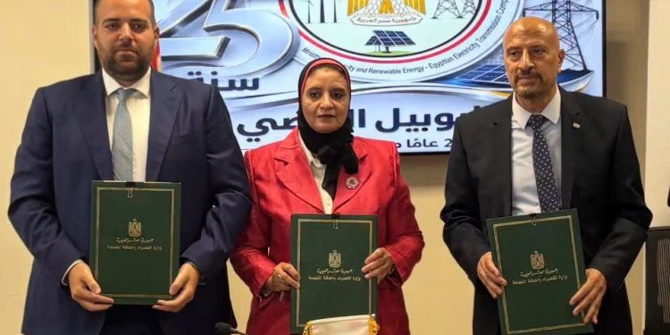 المصرية لنقل الكهرباء توقع عقد إنشاء محطة محولات هليوبوليس 2 جهد 220/66/11 ك.ف لدعم الأحمال المتزايدة وتعزيز استقرار الشبكة