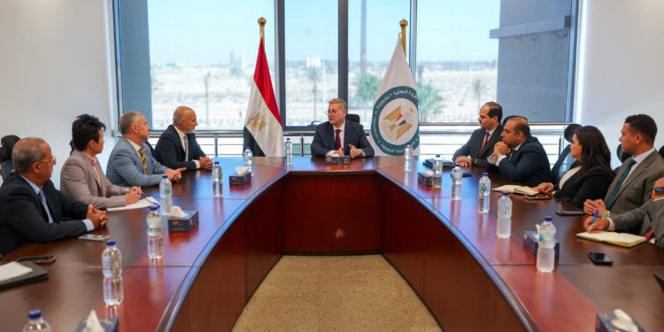 وزير البترول يبحث مع إكسون موبيل العالمية آليات تنفيذ مذكرة التفاهم لربط اكتشافات الشركة في قبرص بالبنية التحتية المصرية