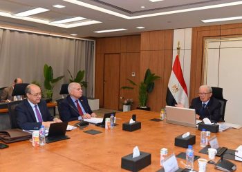 نائب رئيس مجلس الوزراء للشؤون الاقتصادية يترأس الجمعية العمومية للشركة القابضة للصناعات الكيماوية لاعتماد موازنة “2026-2027”