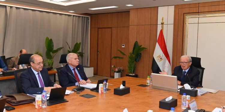 نائب رئيس مجلس الوزراء للشؤون الاقتصادية يترأس الجمعية العمومية للشركة القابضة للصناعات الكيماوية لاعتماد موازنة “2026-2027”