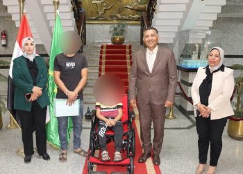 لفتة إنسانية من محافظ القليوبية.. الاستجابة لمعاناة طفل مصاب بضمور العضلات وتوفير كرسي كهربائي لمساعدته على الحركة
