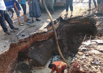 محافظ القليوبية يتابع أعمال إصلاح كسر خط المياه الناقل بقطر 800 مم بقليوب ويوجه بسرعة الانتهاء من الأعمال