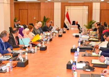 نائب رئيس الوزراء للشؤون الاقتصادية يترأس عمومية القابضة للأدوية لاعتماد الموازنة التقديرية للعام المالي 2026-2027
