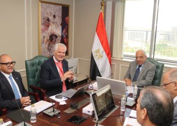 وزير الكهرباء يتابع مع تحالف “رينيرجي جروب بارتنرز” مستجدات المشروع المتكامل للطاقات المتجددة والنظيفة