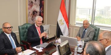 وزير الكهرباء يتابع مع تحالف “رينيرجي جروب بارتنرز” مستجدات المشروع المتكامل للطاقات المتجددة والنظيفة