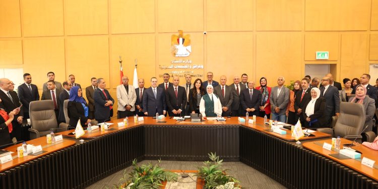 وزيرة الإسكان تكرم أوائل المدارس الفنية للمياه و«عمار للتكنولوجيا التطبيقية».. والشيمي: نستثمر في إعداد جيل جديد من الكوادر الفنية المتخصصة