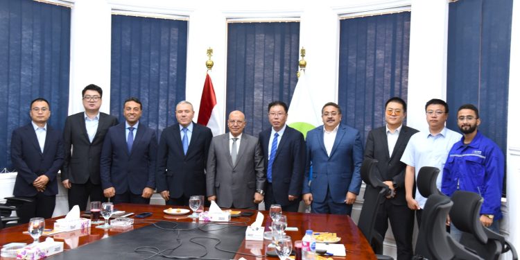 رئيس «القابضة للمياه» يبحث مع وفد «Xinxing» الصينية توسيع التعاون الفني ورفع كفاءة شبكات مياه الشرب