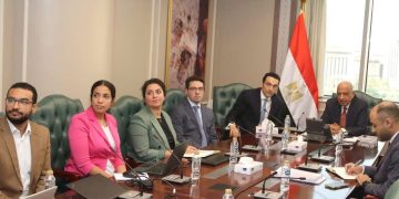 وزير الكهرباء يتابع مع شركة سكاتك النرويجية مستجدات التنفيذ فى مشروعات الطاقة الشمسية وطاقة الرياح